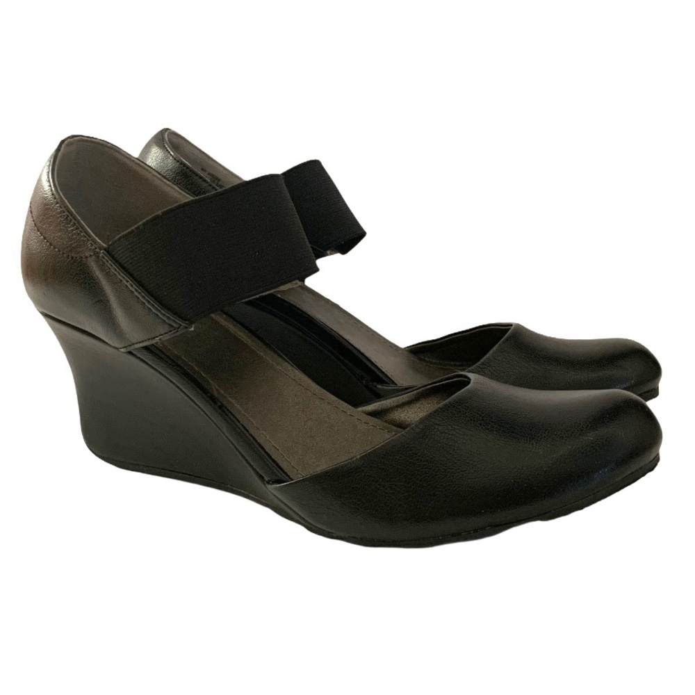Kenneth Cole Reaction Black Wedge Shoes